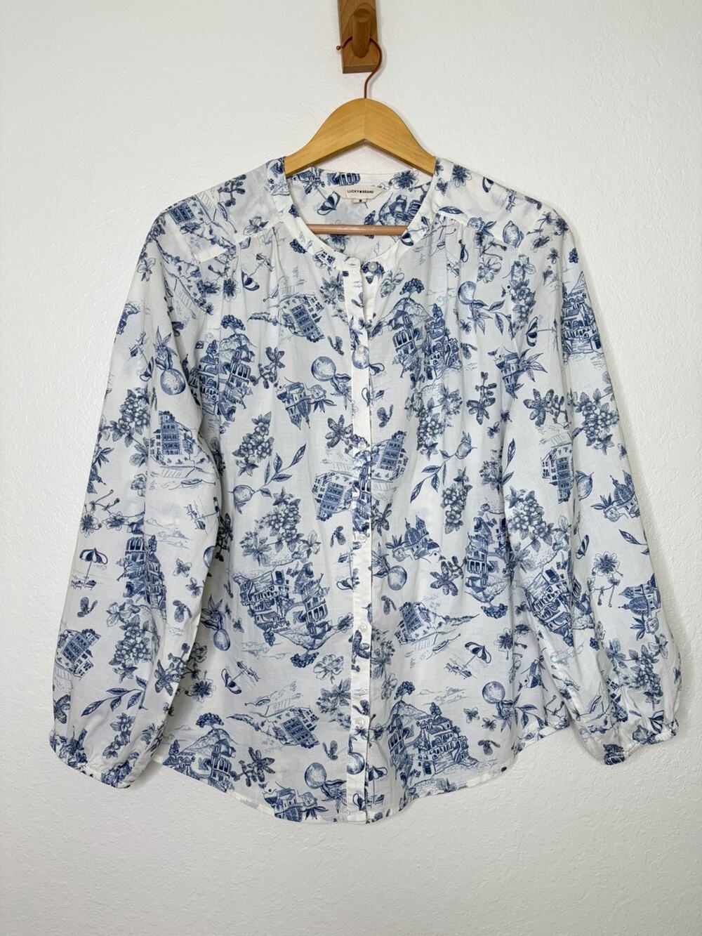 Lucky Brand White Blue Print Top Size Medium Coastal Grandma, French Country